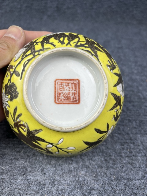 古玩陶瓷黃地龍穿花卉紋碗拍賣,當(dāng)前價格2600元
