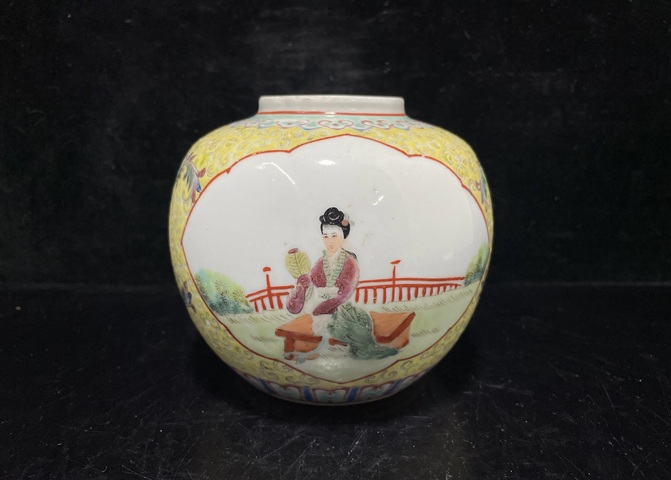 黃地粉彩開光教子圖茶葉罐拍賣，當前價格748元