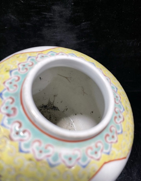 古玩陶瓷黃地粉彩開光教子圖茶葉罐拍賣，當前價格748元
