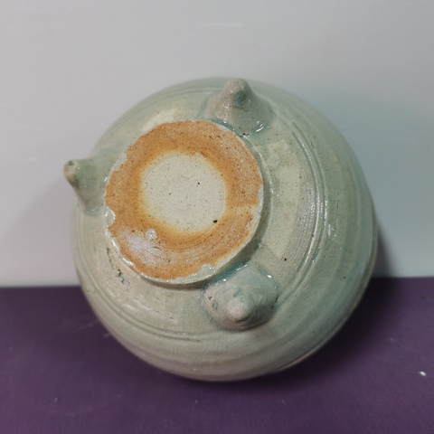 古玩陶瓷明代龍泉青瓷三足爐拍賣,當前價格1600元