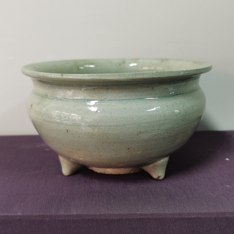 古玩陶瓷明代龍泉青瓷三足爐拍賣,當前價格1600元