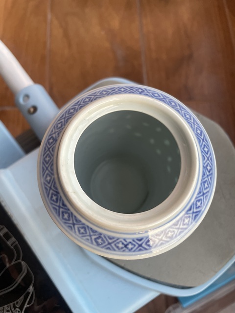 古玩陶瓷玲瓏瓷蓋罐拍賣,當(dāng)前價格300元