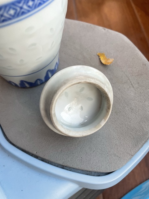古玩陶瓷玲瓏瓷蓋罐拍賣,當(dāng)前價格300元