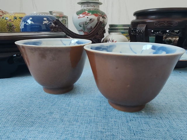 古玩陶瓷晚清民國外紫金釉內青花魚澡紋杯一對拍賣，當前價格1180元