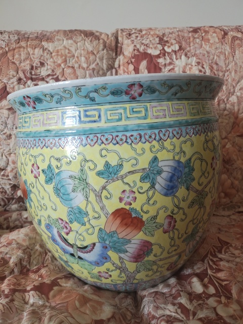 古玩陶瓷瓜蝶連綿粉彩缸拍賣，當前價格1200元