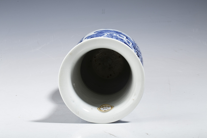 古玩陶瓷晚清·青花纏枝蓮開窗山水樓閣紋琵琶尊拍賣，當前價格6800元