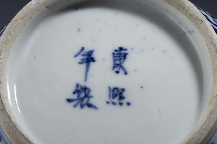 古玩陶瓷晚清·青花纏枝蓮開窗山水樓閣紋琵琶尊拍賣，當前價格6800元