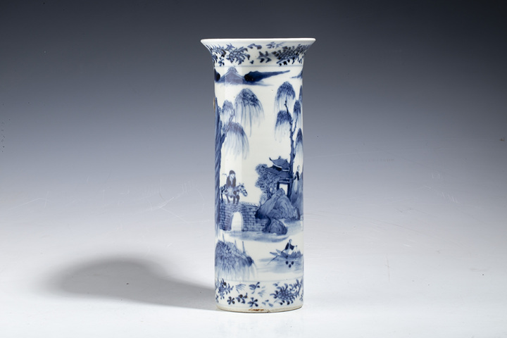 古玩陶瓷晚清·青花通景山水人物紋花觚拍賣，當(dāng)前價格4800元