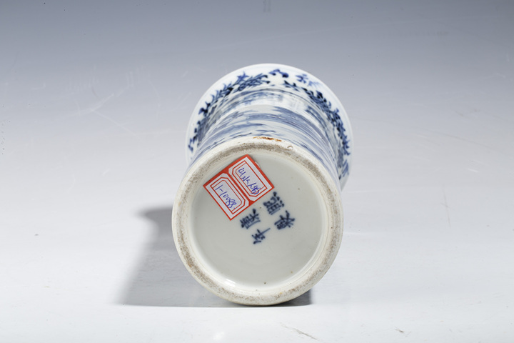 古玩陶瓷晚清·青花通景山水人物紋花觚拍賣，當(dāng)前價格4800元