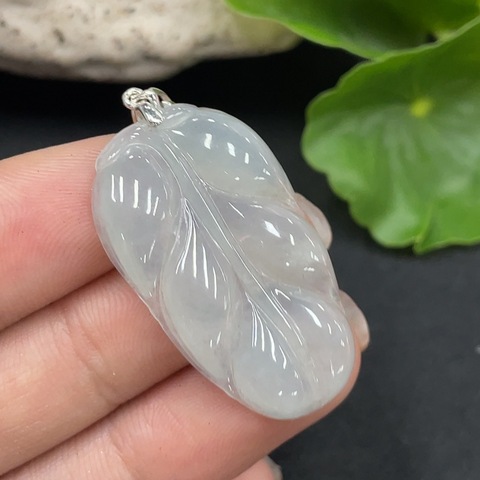 古玩玉器110天然翡翠雕刻葉型掛件拍賣，當(dāng)前價(jià)格298元