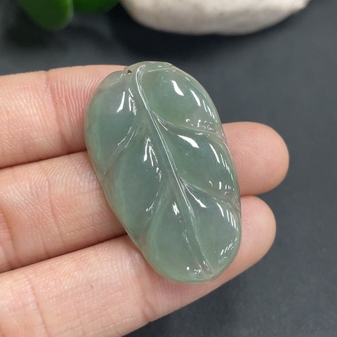 古玩玉器113天然翡翠葉型掛件拍賣，當(dāng)前價(jià)格158元