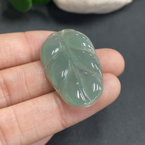 古玩玉器113天然翡翠葉型掛件拍賣，當(dāng)前價(jià)格158元