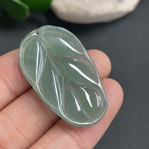 古玩玉器113天然翡翠葉型掛件拍賣，當(dāng)前價(jià)格158元
