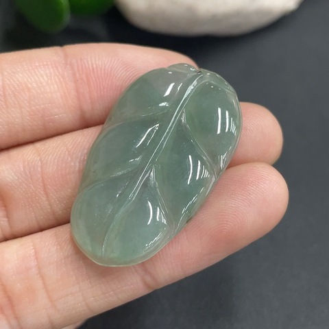 古玩玉器113天然翡翠葉型掛件拍賣，當(dāng)前價(jià)格158元
