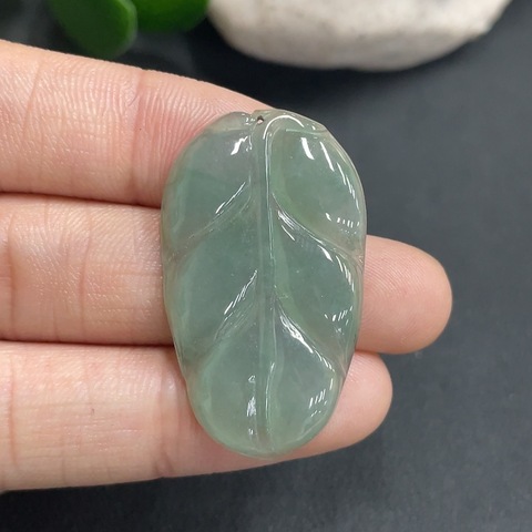 古玩玉器113天然翡翠葉型掛件拍賣，當(dāng)前價(jià)格158元