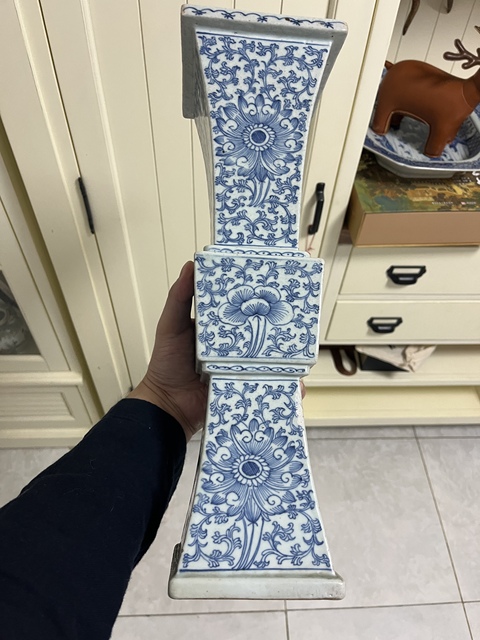 古玩陶瓷花卉紋青花四方花觚拍賣,當前價格5000元