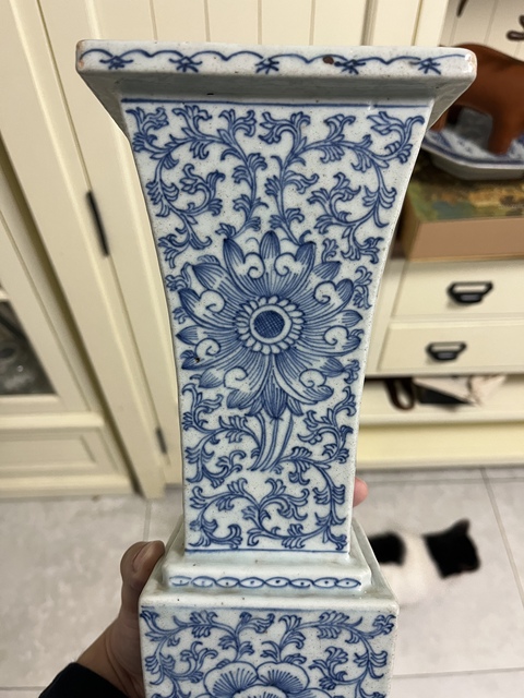 古玩陶瓷花卉紋青花四方花觚拍賣,當前價格5000元