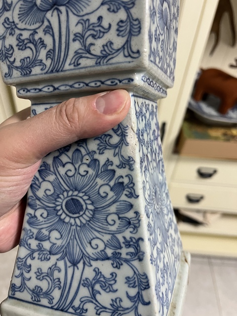 古玩陶瓷花卉紋青花四方花觚拍賣,當前價格5000元