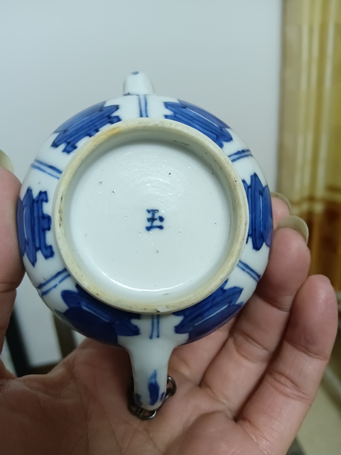 古玩陶瓷康熙青花花卉紋執(zhí)壺拍賣，當前價格5800元