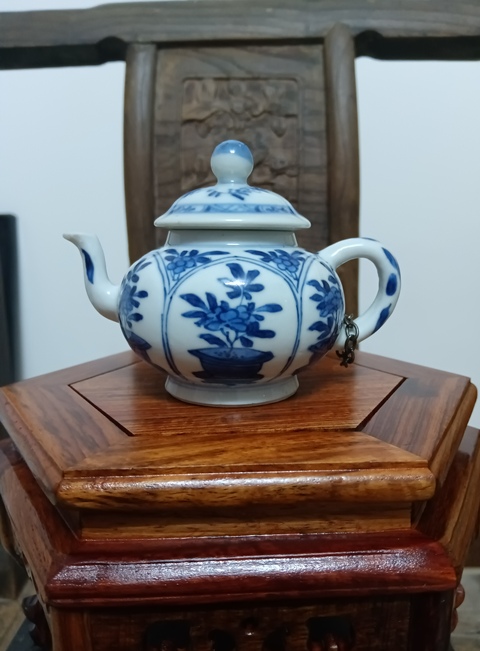 古玩陶瓷康熙青花花卉紋執(zhí)壺拍賣，當前價格5800元