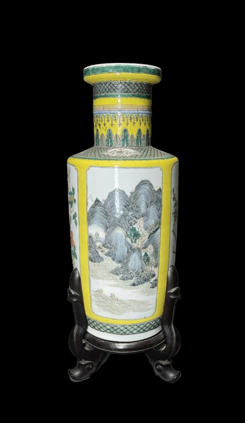 古玩陶瓷晚清黃地五彩四開窗山水人物花鳥棒槌瓶拍賣，當前價格12000元