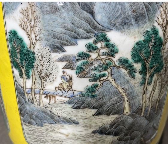 古玩陶瓷晚清黃地五彩四開窗山水人物花鳥棒槌瓶拍賣，當前價格12000元