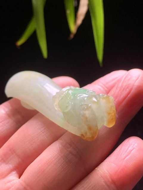 古玩玉器清代天然翡翠雕“龍首帶鉤”拍賣，當前價格41000元
