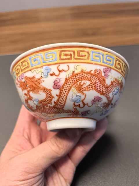 域鉴古玩】大清光绪年製官窑款粉彩五爪龙凤纹茶碗拍卖价格/图片