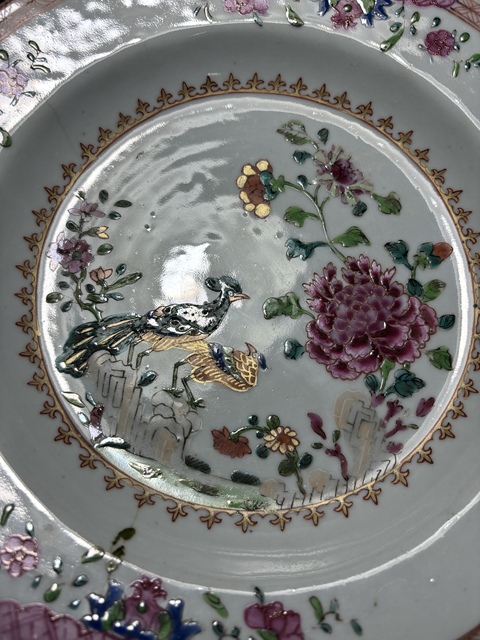 古玩陶瓷清雍正乾隆·粉彩孔雀牡丹花卉紋折沿大盤拍賣,當(dāng)前價(jià)格598元