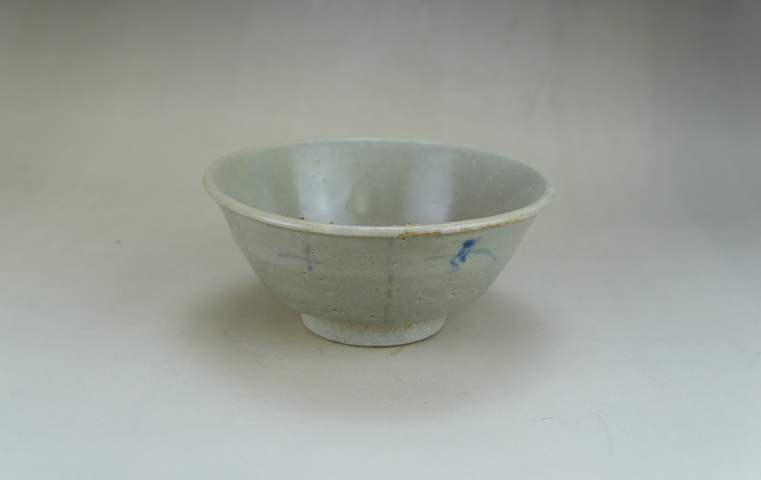 古玩陶瓷明代.龍泉窯青瓷青花碗拍賣,當前價格1元