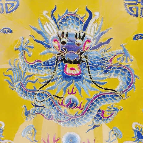 古玩陶瓷民國·黃地盤金線三藍(lán)退暈繡龍紋刺繡掛屏拍賣,當(dāng)前價(jià)格6666元