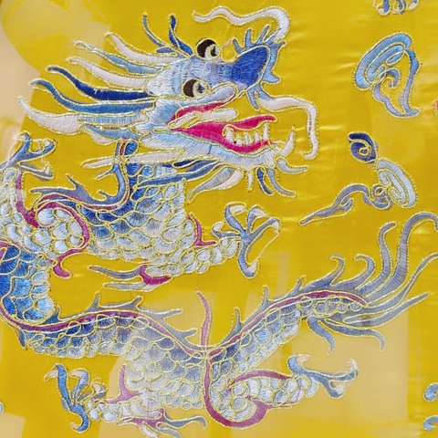 古玩陶瓷民國·黃地盤金線三藍(lán)退暈繡龍紋刺繡掛屏拍賣,當(dāng)前價(jià)格6666元