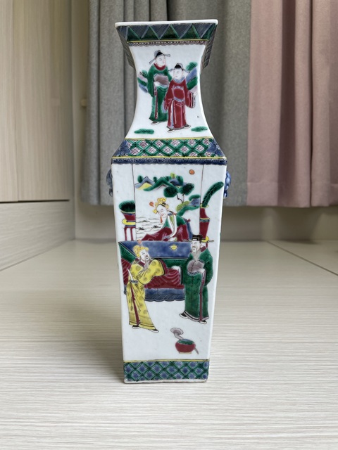 古玩陶瓷清咸豐同治 五彩人物故事紋獸耳銜環(huán)四方瓶拍賣,當前價格13000元