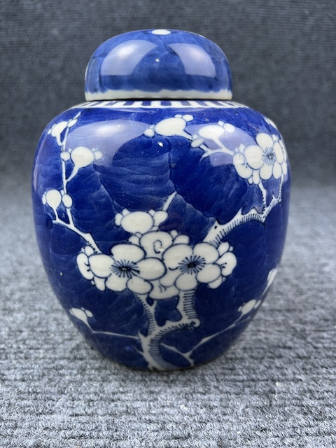 古玩陶瓷青花留白冰梅紋蓋罐拍賣，當(dāng)前價(jià)格1888元