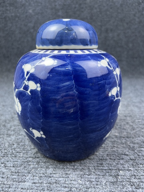 古玩陶瓷青花留白冰梅紋蓋罐拍賣，當(dāng)前價(jià)格1888元