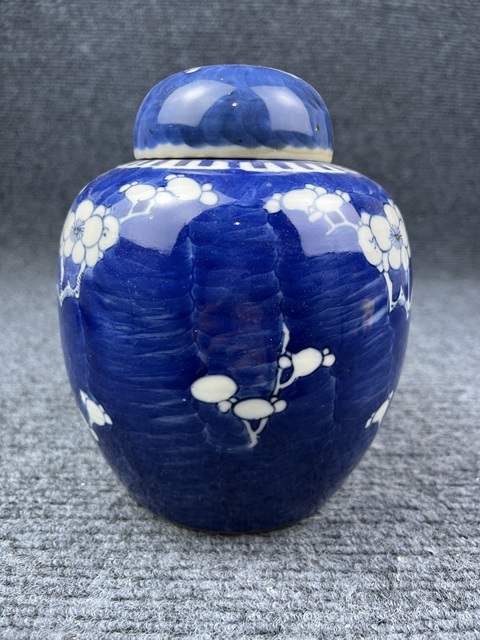 古玩陶瓷青花留白冰梅紋蓋罐拍賣，當(dāng)前價(jià)格1888元
