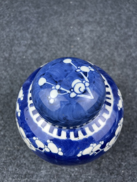 古玩陶瓷青花留白冰梅紋蓋罐拍賣，當(dāng)前價(jià)格1888元