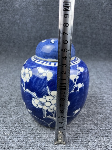 古玩陶瓷青花留白冰梅紋蓋罐拍賣，當(dāng)前價(jià)格1888元