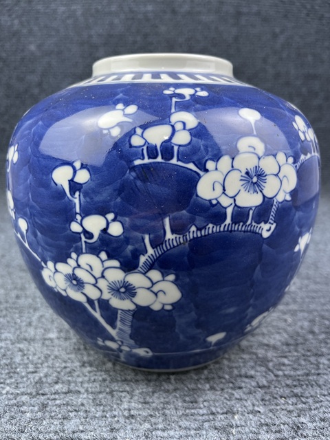 古玩陶瓷青花留白冰梅紋蓋罐拍賣,當前價格1388元
