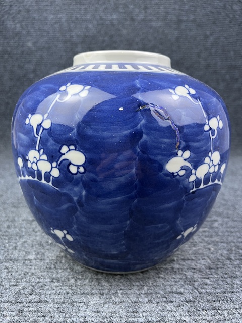 古玩陶瓷青花留白冰梅紋蓋罐拍賣,當前價格1388元