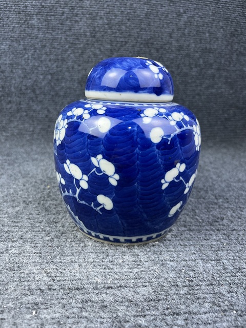 古玩陶瓷青花留白冰梅紋蓋罐拍賣,當前價格2388元