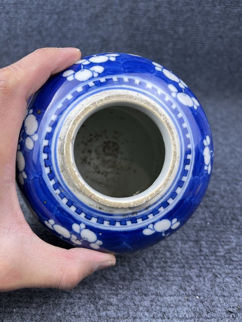 古玩陶瓷青花留白冰梅紋蓋罐拍賣,當前價格2388元