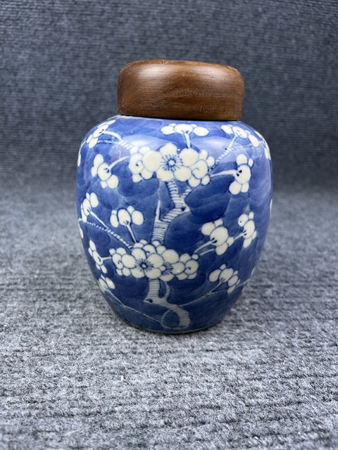 古玩陶瓷青花留白冰梅紋罐拍賣,當前價格1388元