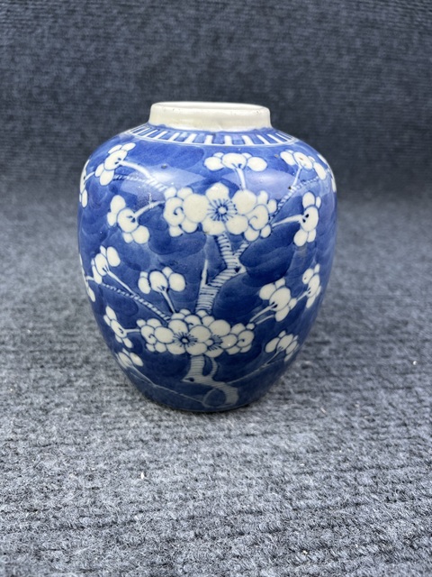 古玩陶瓷青花留白冰梅紋罐拍賣,當前價格1388元