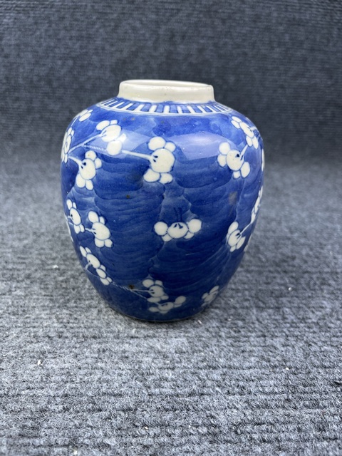 古玩陶瓷青花留白冰梅紋罐拍賣,當前價格1388元
