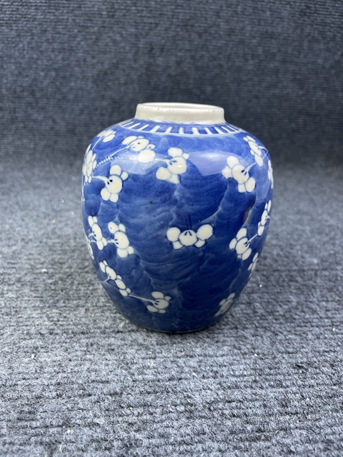 古玩陶瓷青花留白冰梅紋罐拍賣,當前價格1388元