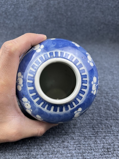 古玩陶瓷青花留白冰梅紋罐拍賣,當前價格1388元