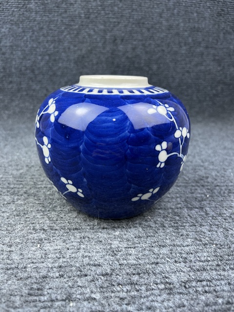 古玩陶瓷青花留白冰梅罐拍賣,當前價格1088元