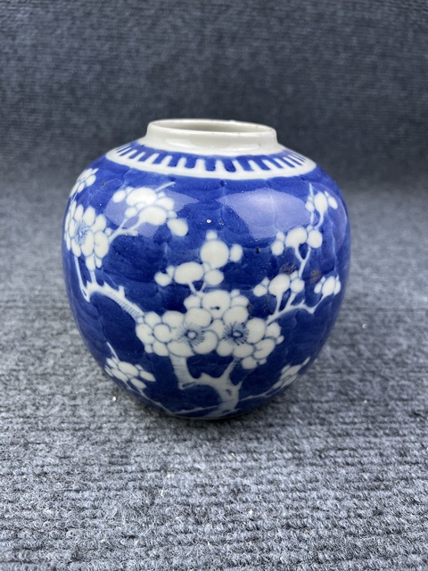 古玩陶瓷青花留白冰梅罐拍賣,當前價格999元