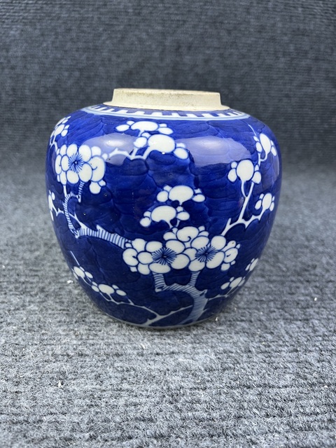 古玩陶瓷青花留白冰梅罐拍賣,當(dāng)前價格1588元
